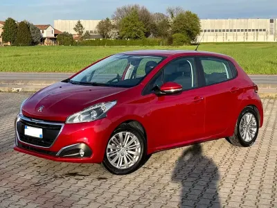 Usata Peugeot 208 Active 82 CV (60 kW) 2017 Rosso Utilitaria
