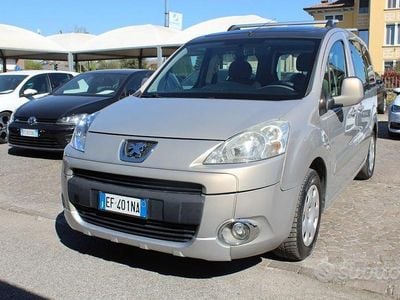 Begagnad Peugeot Partner Tepee 92 HK (67 kW) 2011 Grå Minibuss