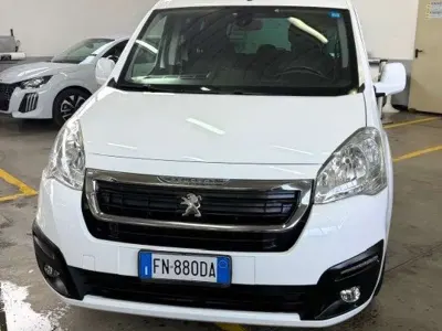Usata Peugeot TePee Active 99 CV (72 kW) 2018 Bianco pastello Station wagon