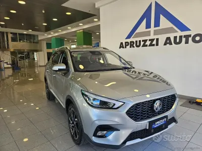 Usata MG ZS Luxury 106 CV (77 kW) 2024 Argento SUV