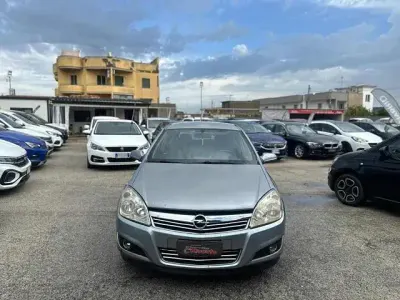 Usata Opel Astra Cosmo 101 CV (74 kW) 2007 Grigio Berlina