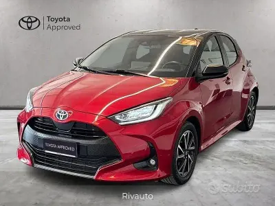 Usata Toyota Yaris Hybrid Active 116 CV (85 kW) 2022 Rosso Berlina