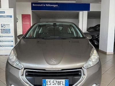 Grigio Usata 2014 Peugeot 208 Allure Utilitaria | 5900 € (Buon prezzo)