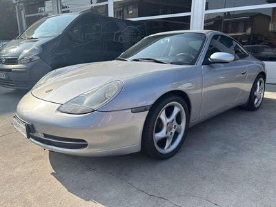 Usata Porsche 911 Carrera 4 300 CV (220 kW) 1999 Grigio artico (arctic silver) Coupé