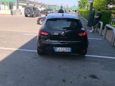 Usado Renault Clio IV Intens 73 CV (53 kW) 2017 Negro Berlina