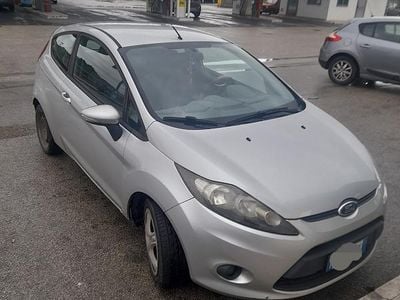 Usata Ford Fiesta 82 CV (60 kW) 2011 Grigio Utilitaria