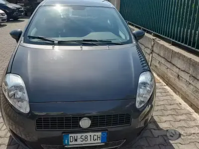 Usata Fiat Grande Punto Dynamic 77 CV (56 kW) 2009 Grigio Utilitaria