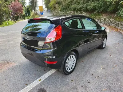 Usata Ford Fiesta 80 CV (58 kW) 2013 Nero Utilitaria