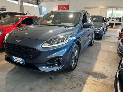 Usata Ford Kuga ST-Line 152 CV (111 kW) 2023 Chrome blue SUV