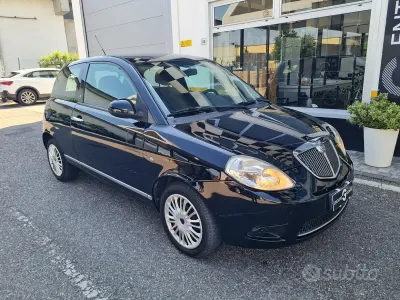 Begagnad Lancia Ypsilon 60 HK (44 kW) 2010 Svart Halvkombi