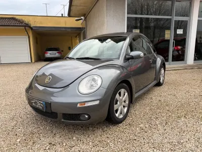 Usata VW New Beetle 105 CV (77 kW) 2009 Grigio Utilitaria