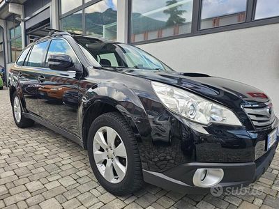 Usado Subaru Outback 150 CV (110 kW) 2011 Negro Familiar