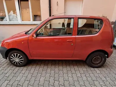 Usata Fiat 600 54 CV (39 kW) 2005 Rosso Utilitaria