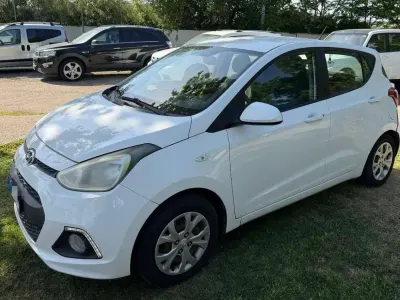 Begagnad Hyundai i10 Comfort 67 HK (49 kW) 2015 Vit Halvkombi