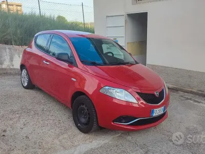 Usata Lancia Ypsilon 69 CV (50 kW) 2016 Bianco Utilitaria