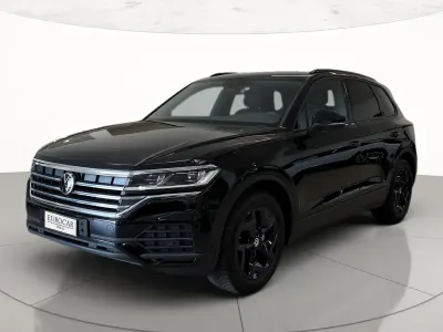 Usata VW Touareg 231 CV (169 kW) 2025 0e grenadill black metallizzato SUV