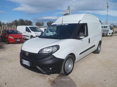 Usata Fiat Doblò 105 CV (77 kW) 2021 Bianco Monovolume