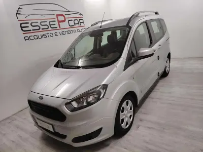 Usata Ford Tourneo Courier Titanium 75 CV (55 kW) 2017 Argento Monovolume