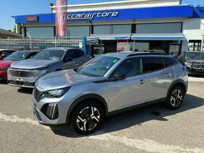 Usata Peugeot 2008 Allure 101 CV (74 kW) 2024 Grigio SUV