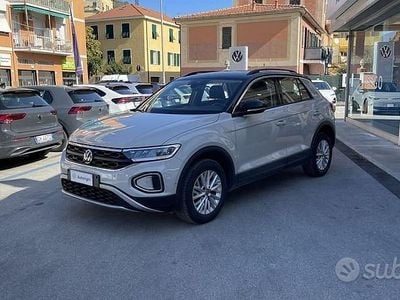 Usata VW T-Roc Life 110 CV (80 kW) 2023 Beige SUV