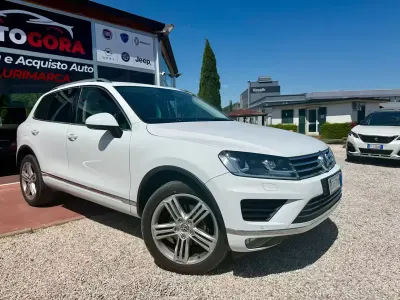 Begagnad VW Touareg Terrain Tech 262 HK (192 kW) 2015 Vit SUV