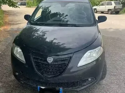Usata Lancia Ypsilon 85 CV (62 kW) 2014 Nero Utilitaria