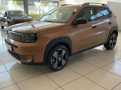 Usata Fiat Grande Panda La Prima 83 kW (113 CV) 2025 Oro Utilitaria