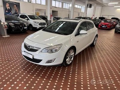 Usata Opel Astra Cosmo 125 CV (91 kW) 2011 Bianco Berlina