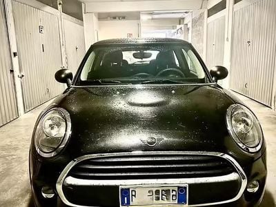 Begagnad Mini ONE 75 HK (55 kW) 2018 Svart Halvkombi