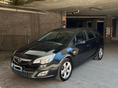 Usata Opel Astra 110 CV (80 kW) 2011 Nero Station wagon