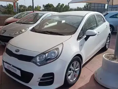 Usata Kia Rio 82 CV (60 kW) 2018 Bianco Berlina
