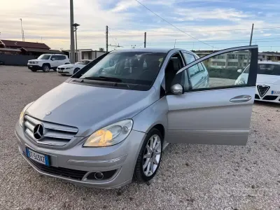 Usata Mercedes B180 109 CV (80 kW) 2008 Grigio Monovolume