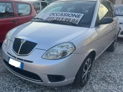 Usado Lancia Ypsilon 60 HP (44 kW) 2009 Cinzento Citadino