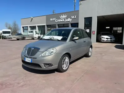 Usata Lancia Ypsilon 77 CV (56 kW) 2010 Oro Utilitaria