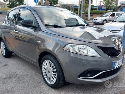 Gebraucht Lancia Ypsilon Gold 69 PS (50 kW) 2017 Grau Kleinwagen