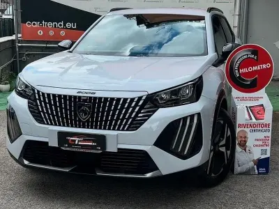 Usata Peugeot 2008 Allure 130 CV (95 kW) 2024 Bianco SUV