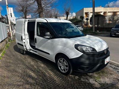 Usata Fiat Doblò S 120 CV (88 kW) 2021 Bianco Monovolume