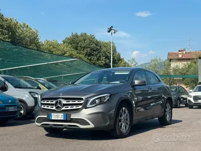Usata Mercedes GLA200 Business 136 CV (100 kW) 2017 Grigio SUV