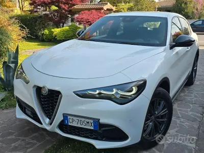 Usata Alfa Romeo Stelvio Sprint 209 CV (153 kW) 2023 Bianco SUV