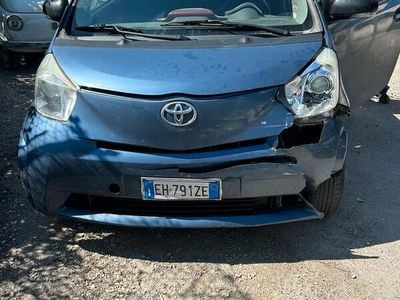 Toyota iQ