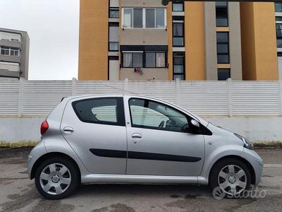 Usata Toyota Aygo 68 CV (50 kW) 2008 Grigio Utilitaria