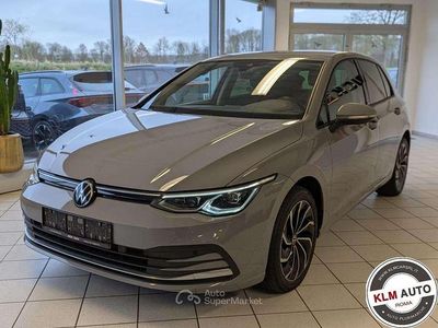 Usata VW Golf VIII Active 131 CV (96 kW) 2022 Urano grigio Berlina