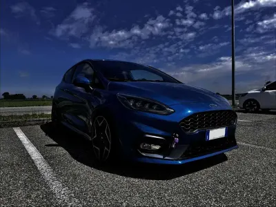 Begagnad Ford Fiesta ST 200 HK (147 kW) 2018 Blå Halvkombi