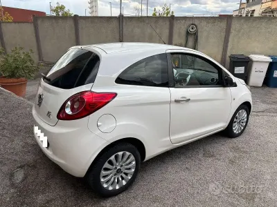 Usata Ford Ka Titanium 69 CV (50 kW) 2015 Bianco Utilitaria
