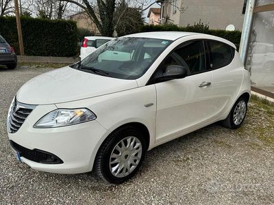 Usata Lancia Ypsilon Gold 69 CV (50 kW) 2013 Bianco Utilitaria