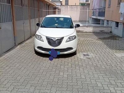 Usata Lancia Ypsilon 69 CV (50 kW) 2014 Bianco Utilitaria