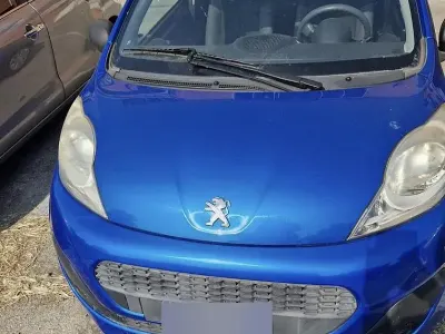 Usata Peugeot 107 68 CV (50 kW) 2013 Bluazzurro Utilitaria