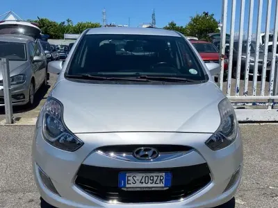 Usata Hyundai ix20 Comfort 90 CV (66 kW) 2013 Grigio Utilitaria