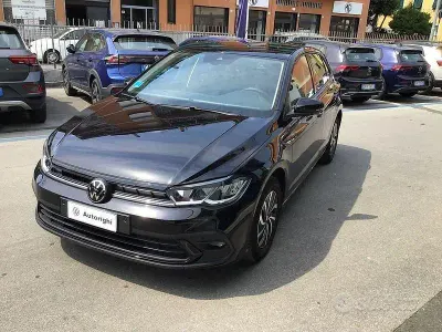 Usata VW Polo Life 95 CV (69 kW) 2023 Nero Utilitaria