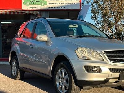 Usata Mercedes ML280 258 CV (189 kW) 2007 Grigio SUV